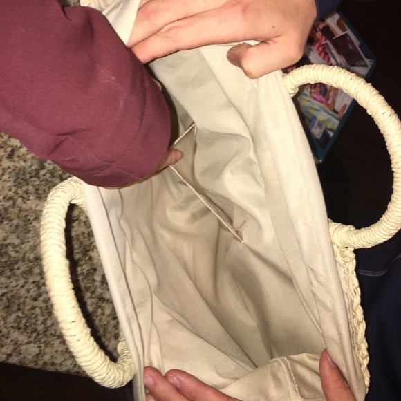 Women's Hand-Woven Tote Bag - Picture 3 of 4